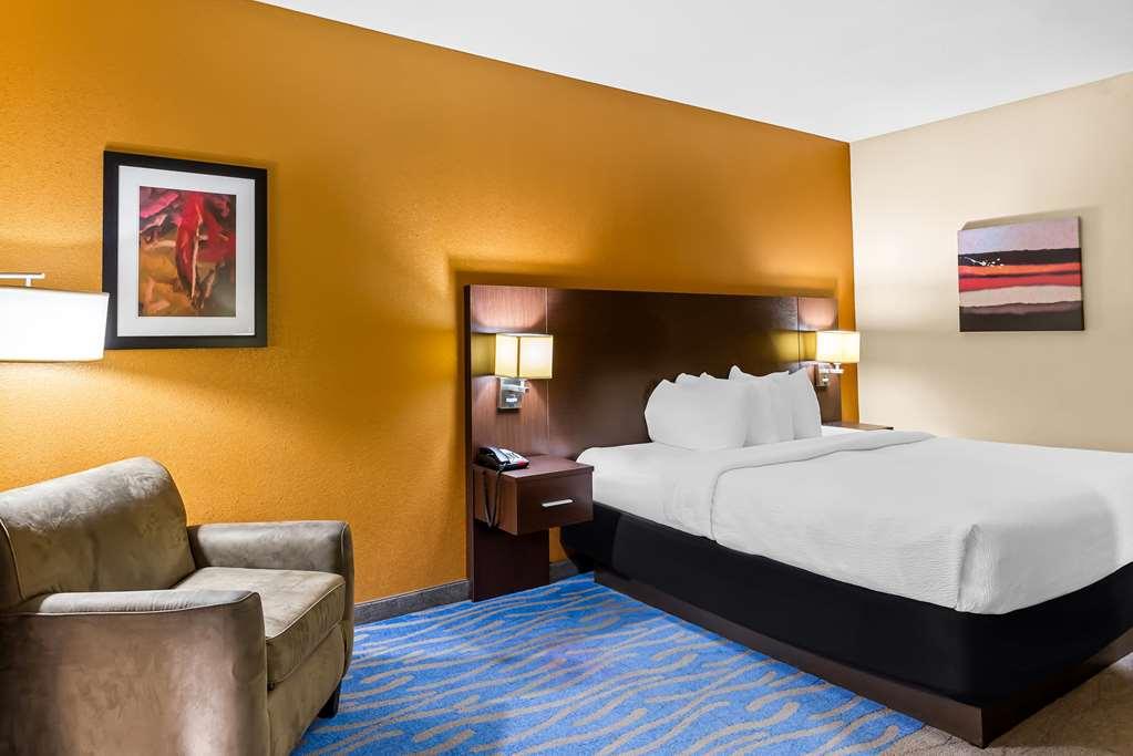 Best Western St. Louis Airport North Hotel & Suites Гейзелвуд Номер фото