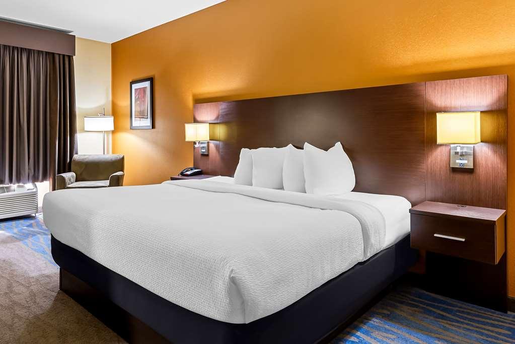 Best Western St. Louis Airport North Hotel & Suites Гейзелвуд Номер фото